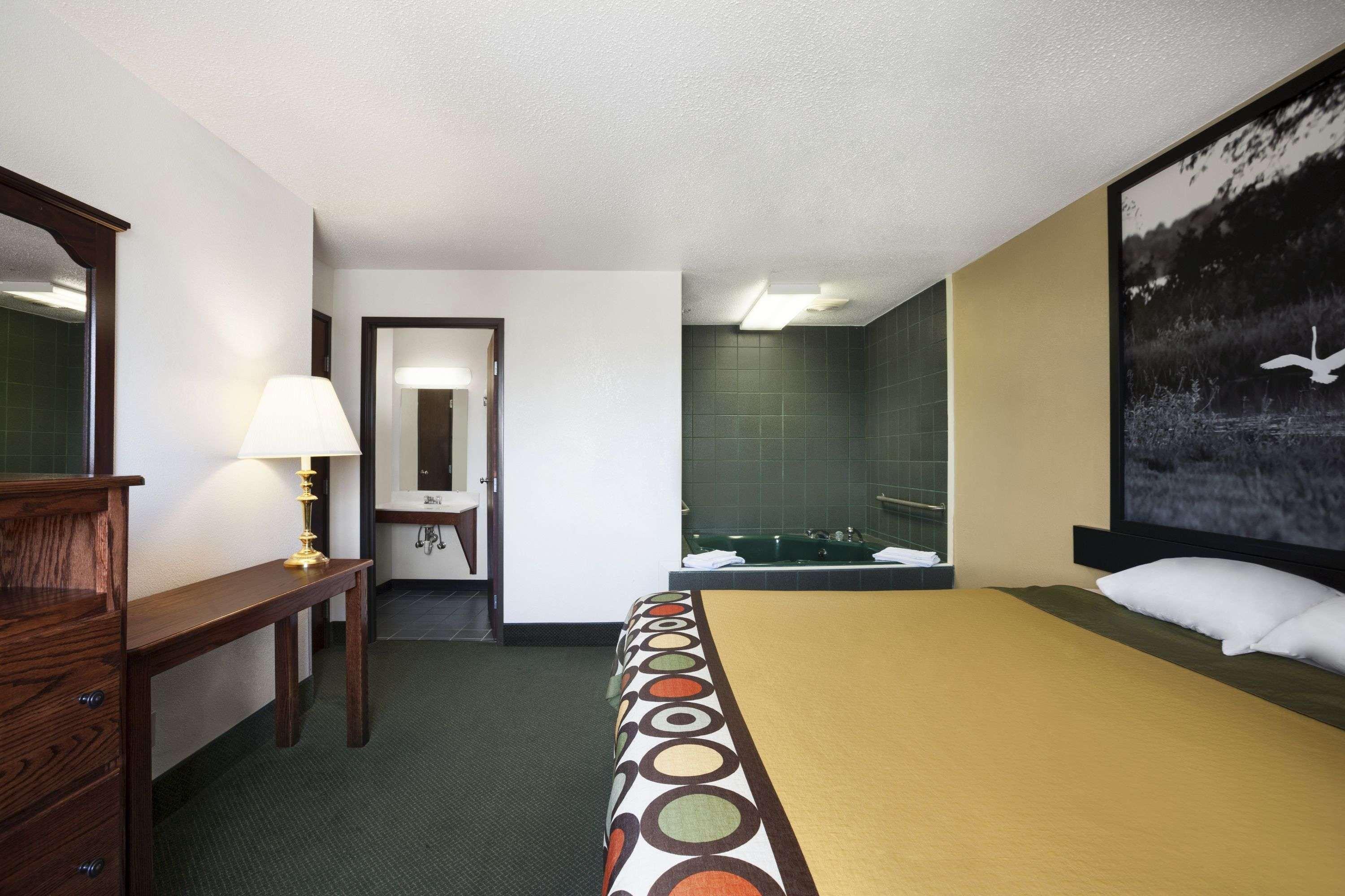 Super 8 By Wyndham Bowling Green Buitenkant foto