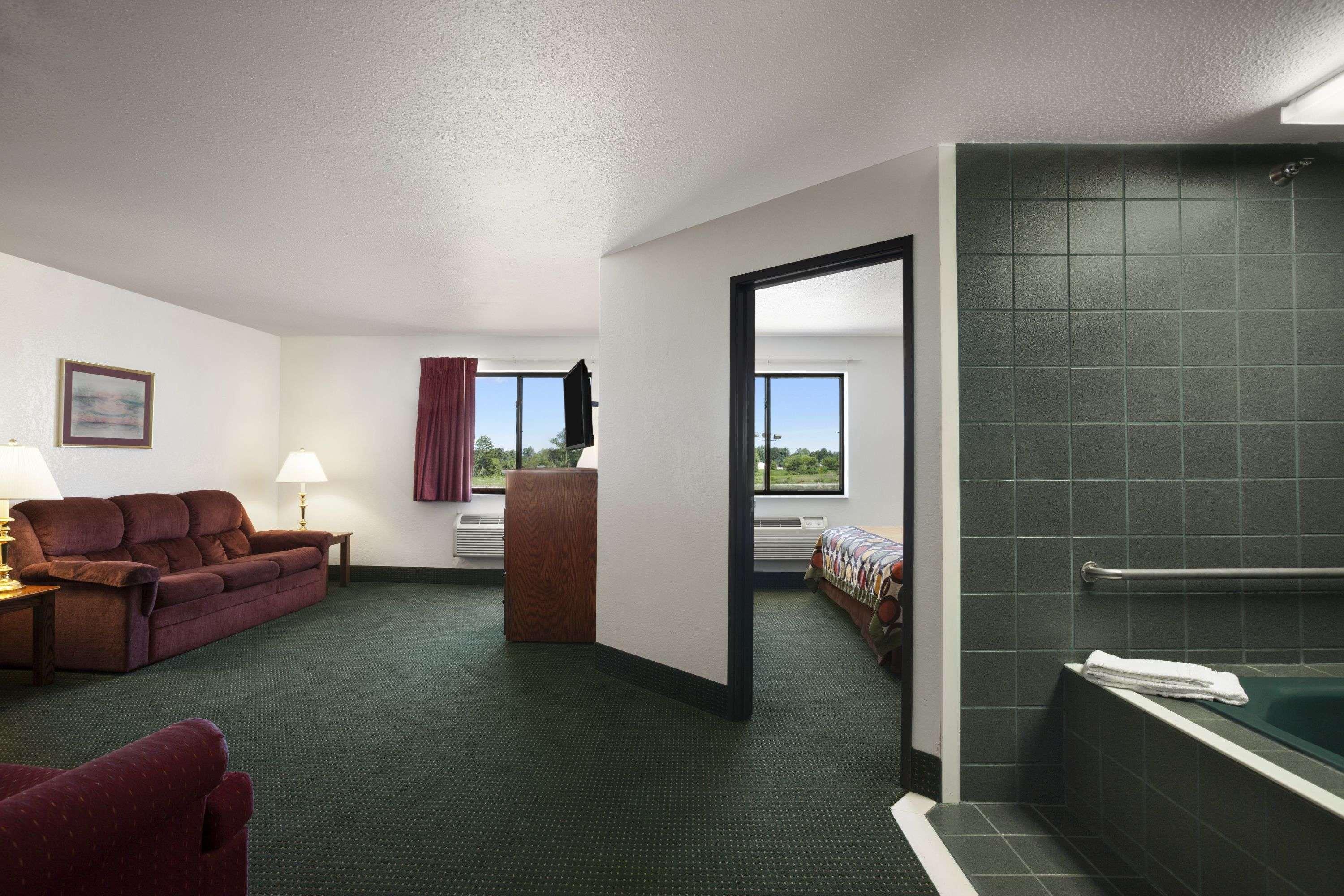 Super 8 By Wyndham Bowling Green Buitenkant foto