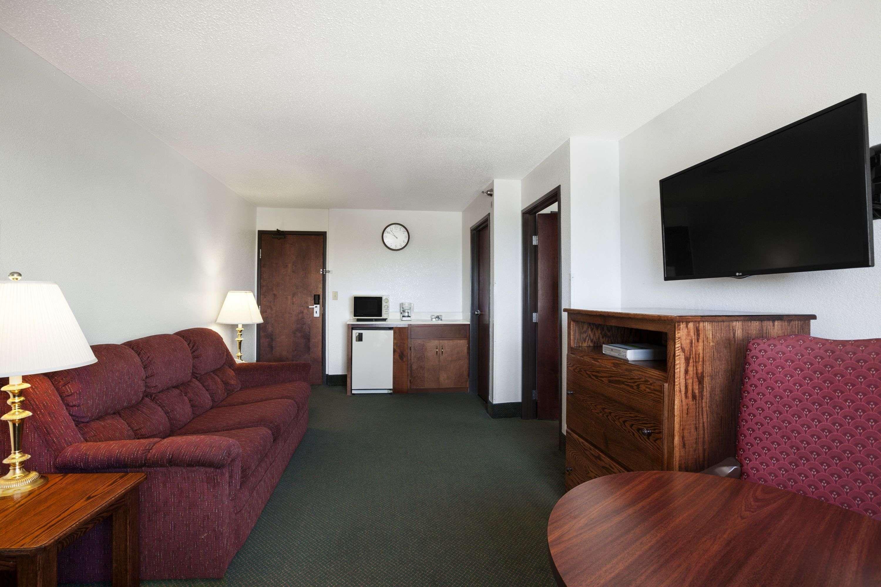 Super 8 By Wyndham Bowling Green Buitenkant foto