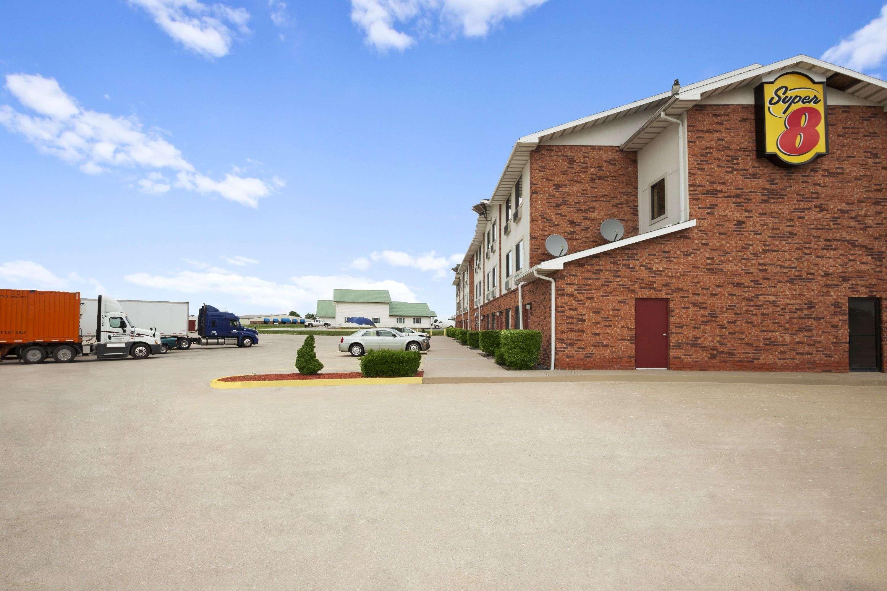 Super 8 By Wyndham Bowling Green Buitenkant foto