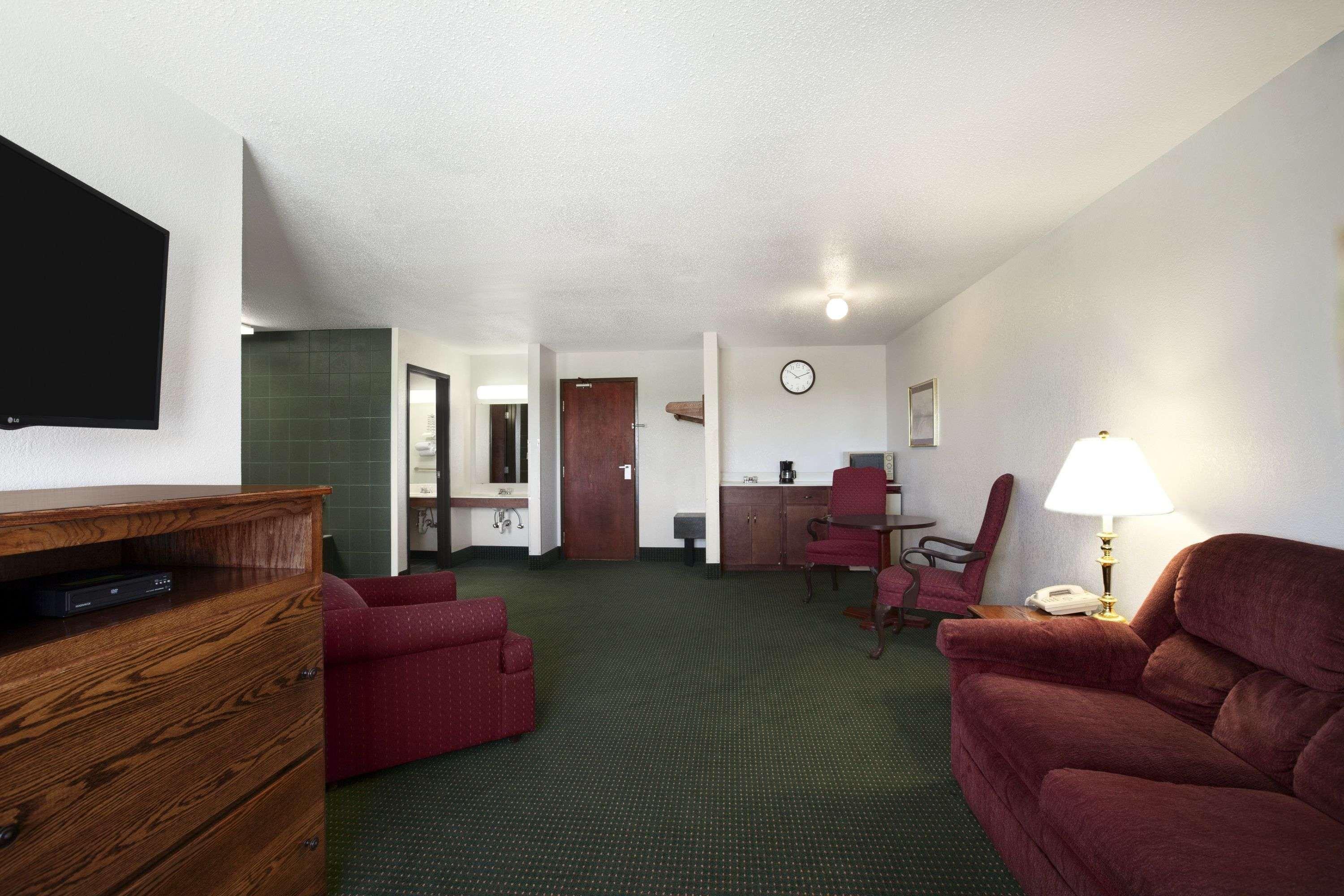 Super 8 By Wyndham Bowling Green Buitenkant foto